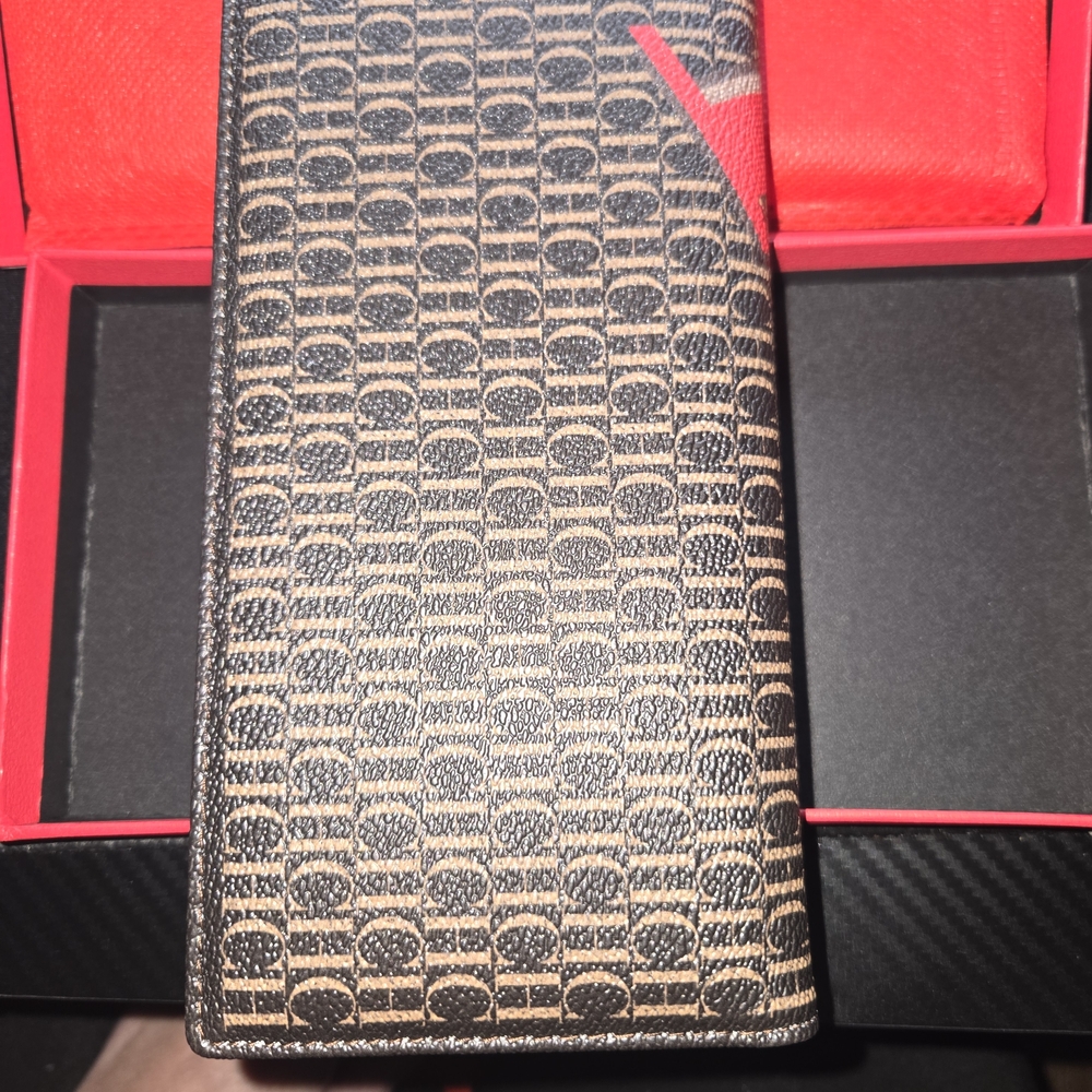 Designer CH Inspired Wallet - Picture 4 of 4